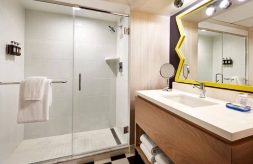 Civic Core House | An Adventure Awaits! 4 Great Units, Fitness Center, Near Attractions