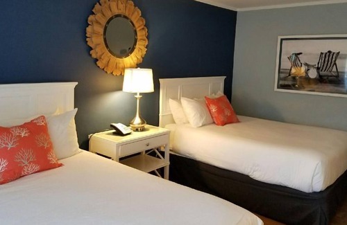 Marathon Resort | An Adventure Awaits! Waterfront Sunset Pointe Bar, Onsite Pool and Tennis Courts