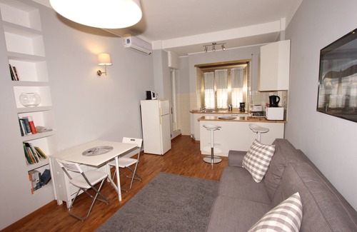 Quartiere XI Portuense Apartment | An Affordable small apartment near Trastevere Train Station