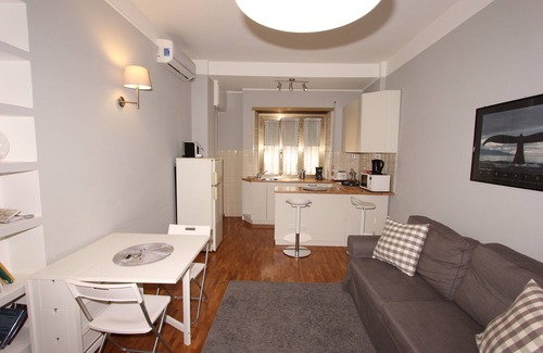 Quartiere XI Portuense Apartment | An Affordable small apartment near Trastevere Train Station