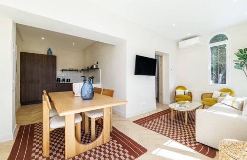 Lazaret Apartment | An air-conditioned haven of peace with garden and jacuzzi.
