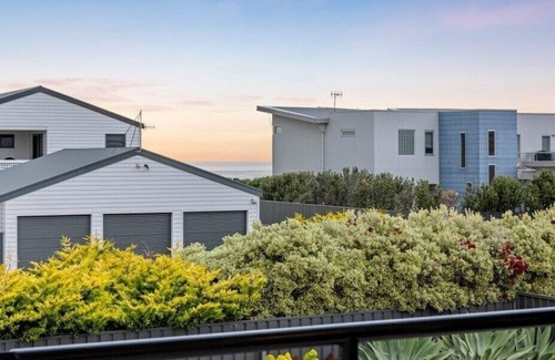 Middleton House | An architectural family shack, steps from the South Coast's finest surf beach
