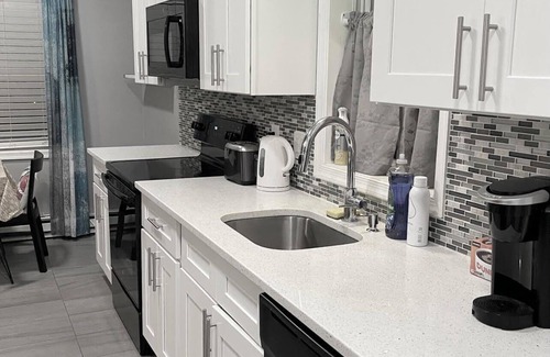 Pocono Summit House | An Artist Home and Gallery - 3-Bedroom Home - Newly Renovated