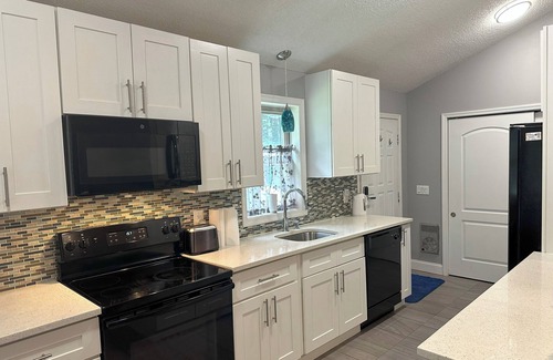Pocono Summit House | An Artist Home and Gallery - 3-Bedroom Home - Newly Renovated
