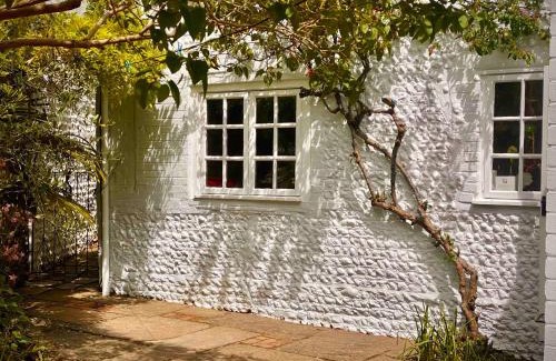 Arundel House | an artists residence