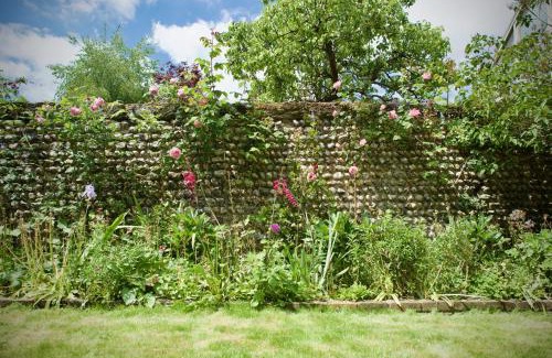 Arundel House | an artists residence