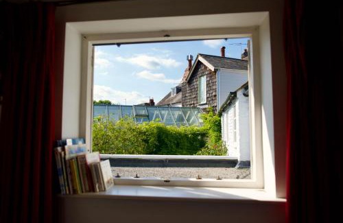 Arundel House | an artists residence