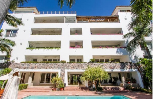 Ixtapa Apartment | An elegant and peaceful apartment located in a exclusive front beach condo