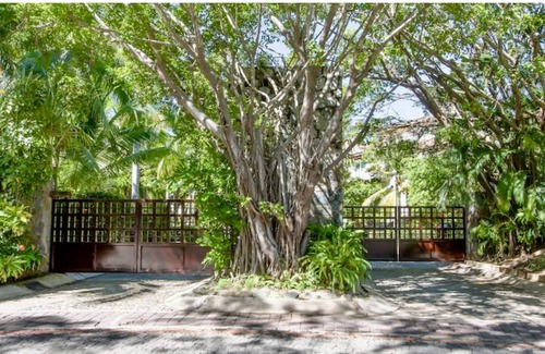 Ixtapa Apartment | An elegant and peaceful apartment located in a exclusive front beach condo