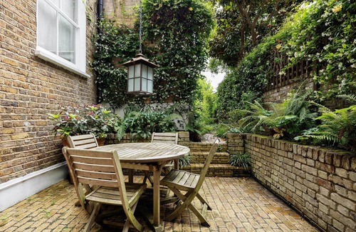 North Kensington Apartment | An Idyllic Escape, by Veeve