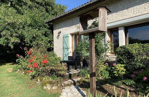 Les Essards Cottage | An idyllic getaway to this beautiful home in the stunning Charente countryside