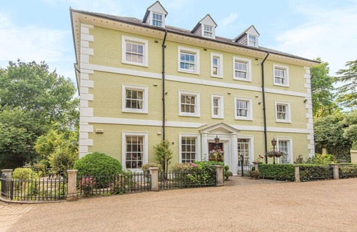 Harrow Apartment | An impressive 2 bedroom, 2 bathroom within Mount House