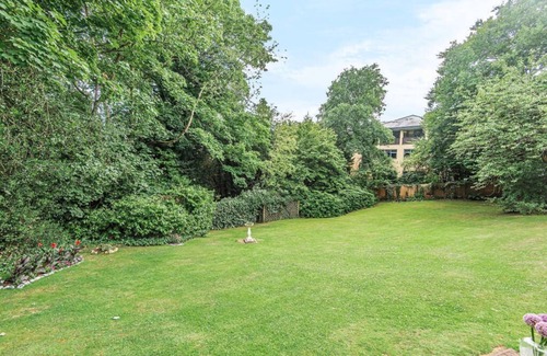 Harrow Apartment | An impressive 2 bedroom, 2 bathroom within Mount House