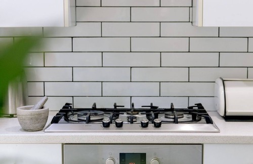 Warriewood House | An original farmhouse in Warriewood 20 mins away from the beach.