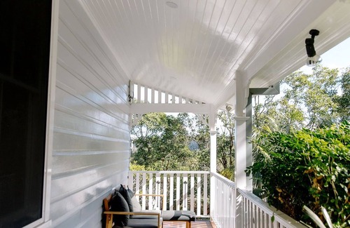Warriewood House | An original farmhouse in Warriewood 20 mins away from the beach.