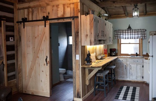 Gatlinburg - Pigeon Forge Cabin | An Original Smoky Mountain Cabin! This is a ONE OF A KIND! THE NEST!