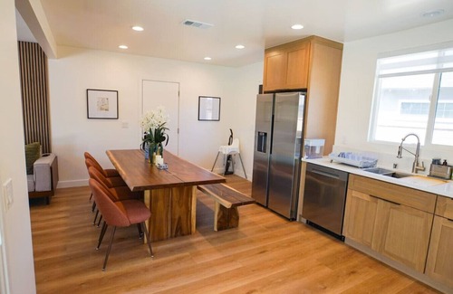 Southwest Anaheim House | AN5 Pool House|Sleeps 12|10min Disney|ResortStyle