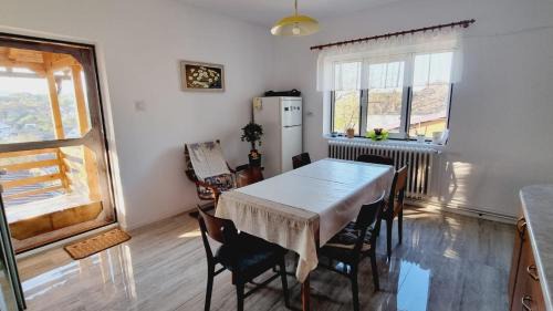 Daia Romana House | Ana House