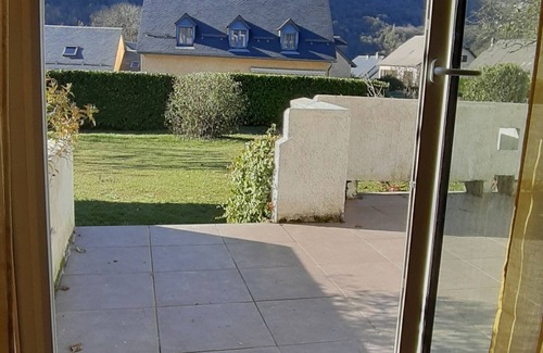 Luz-Saint-Sauveur House | ANAKAO Large apartment in the heart of town. Ground floor, renovated with fireplace