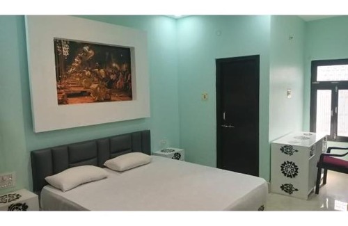 Vrindavan House | Anamsa Vaas, Vrindavan