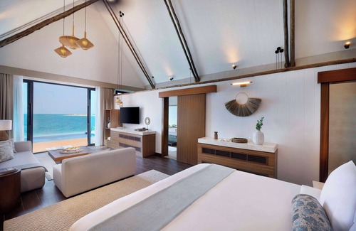 Dubai Hotel | Anantara World Islands Dubai Resort
