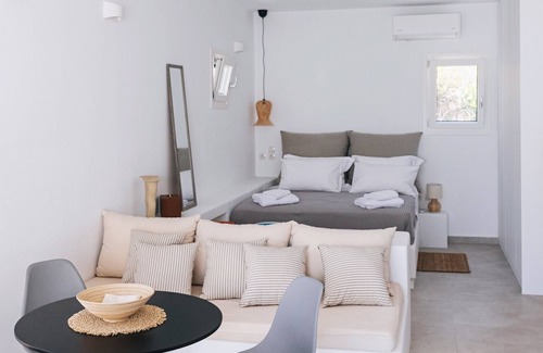 Kimolos House | Anastasia Kimolos