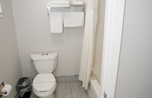 Bertsch-Oceanview Hotel | Anchor Beach Inn