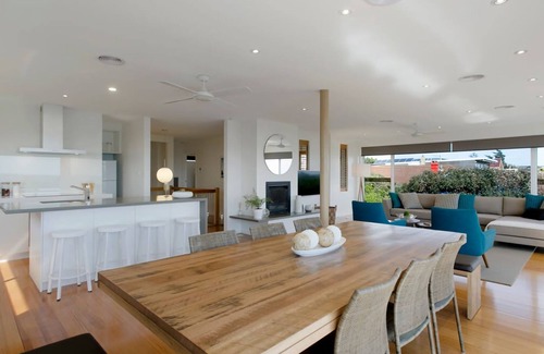 Frankston House | Anchor Beachfront | Pet Friendly on the Beach