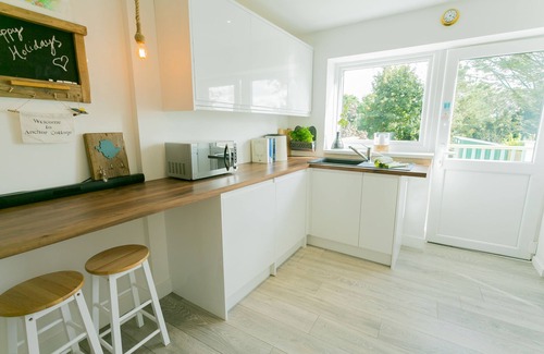 Cemaes Bay Cottage | Anchor Cottage - a coastal that sleeps 6 guests in 3 bedrooms