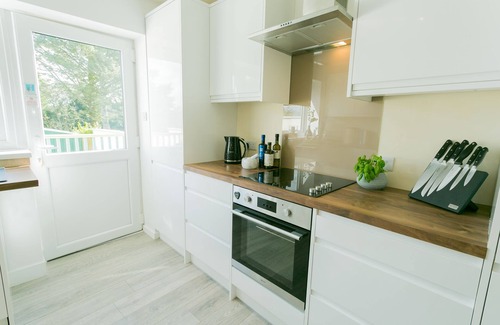 Cemaes Bay Cottage | Anchor Cottage - a coastal that sleeps 6 guests in 3 bedrooms