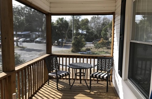 Thunderbolt House | Anchor Inn: Walk to Tubbys,Near Thunderbolt Marina