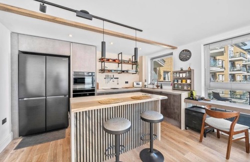 Wandsworth Apartment | Anchor Penthouse Retreat in London Battersea