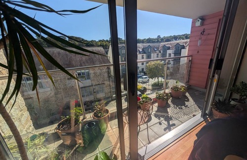 Mabe Apartment | Anchor Quay Hideaway | 1BR + Great Location