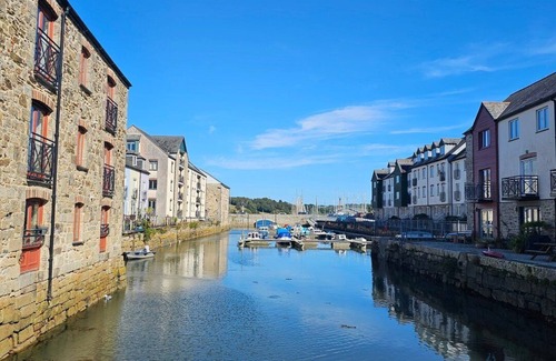 Mabe Apartment | Anchor Quay Hideaway | 1BR + Great Location