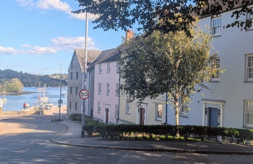 Mabe Apartment | Anchor Quay Hideaway | 1BR + Great Location