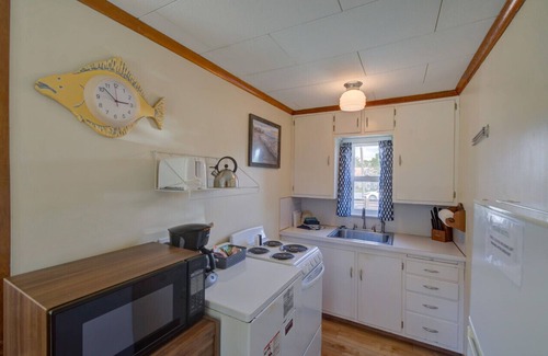 Long Beach Cottage | Anchorage Cottages Unit 3 Dog friendly and close to the beach