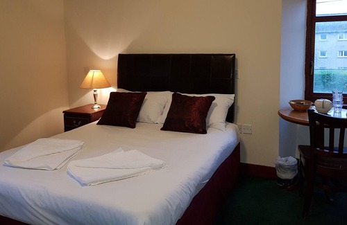 Troon Hotel | Anchorage Hotel Troon