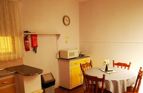 Lakes Entrance Cottage | Anchorage long term rent unit, 3 months min, no pet allowed.
