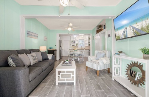 Meadows House | ANCHORS AWAY ~ Cheerful 1 BR, 1 Ba Condo with Private Hot Tub in The Meadows!