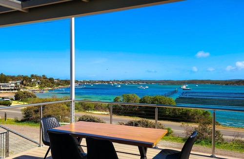 Lake Wangary House | Anchors Away sits in the perfect spot on the Esplanade with amazing views that seriously won't disappoint.