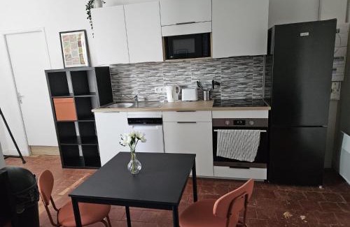 Beaupreau Apartment | ANCIEN Fenetre sur cour