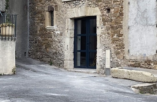Neffies House | Ancienne Écurie Entièrement Rénovée
