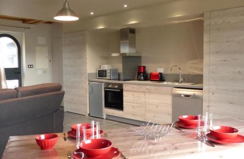 Chapeau House | Ancienne étable rénovée avec terrasse et déco scandinave - près du parc Le Pal - FR-1-489-79