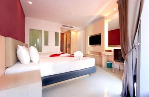 Patong Hotel | Andatel Superior Swimming View Room