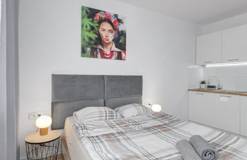 Bielany Apartment | Andersena 190 B - 12 piętro - 10 min CMKP - 5 min Metro - 15 min Centrum