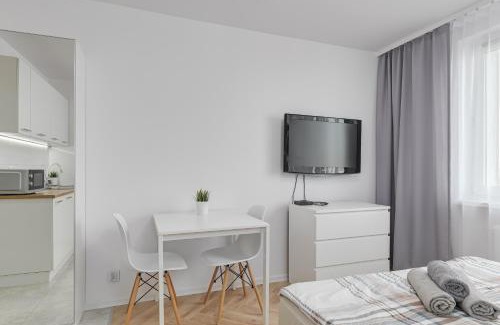 Bielany Apartment | Andersena 190 B - 12 piętro - 10 min CMKP - 5 min Metro - 15 min Centrum