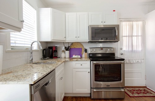 Mango Groves House | Anderson House Historical Cottage