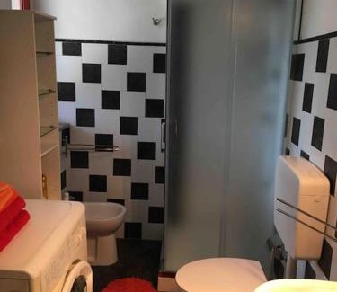 Andora Apartment | ANDORA, Villa INDIPENDENTE, ammessi ANIMALI, entrata e Giardino Dehor privato, luogo rigenerante ,SOLARIUM,Pace e relax,parcheggio privato gratuito