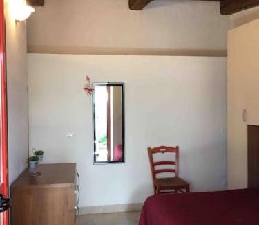 Andora Apartment | ANDORA, Villa INDIPENDENTE, ammessi ANIMALI, entrata e Giardino Dehor privato, luogo rigenerante ,SOLARIUM,Pace e relax,parcheggio privato gratuito