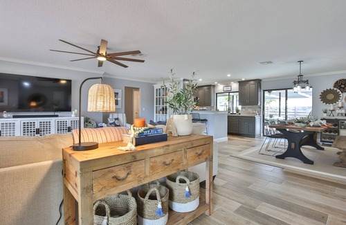 Bradenton House | Andy's Paradise -10 Min to AMI, Newly Renovated in 2022 & Private Heated Pool